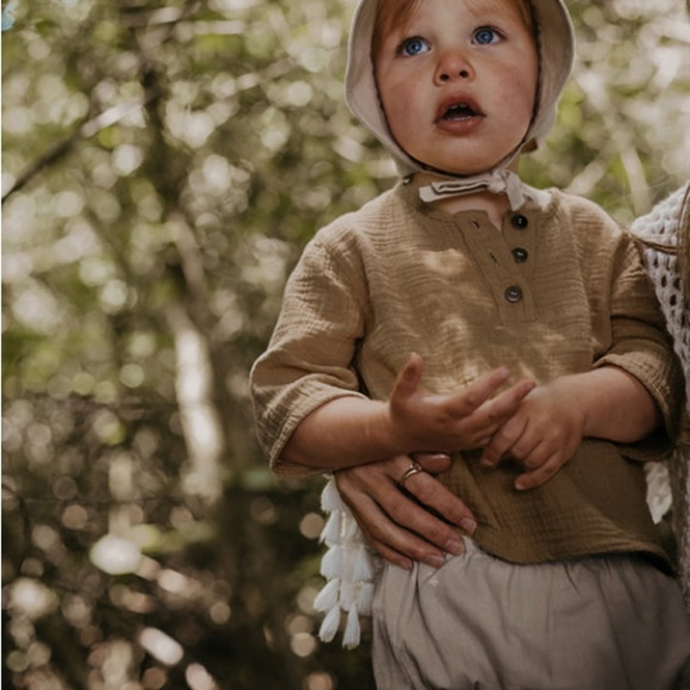 Simple Folk muslin Henley in sand colour